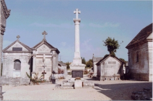 La croix du cimetière en 1993 (Ph. G. BRANCHUT)
