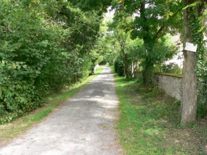 Ancienne voie du Petit Mairat au Bourg de Brie, qui part de la Place de la Gare et va jusqu'à la route départementale 12.(Ph. G. BRANCHUT 2008)