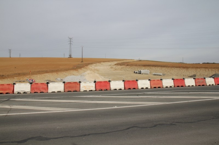 La voie du barreau, au niveau du futur rond-point (Ph. G. BRANCHUT 13 f&eacute;vrier 2011)