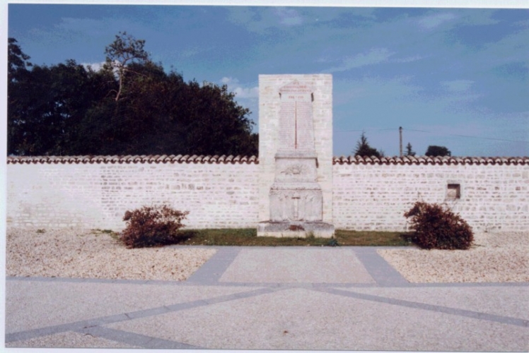 Le Monument aux Morts en 1993 (Ph. G. BRANCHUT)