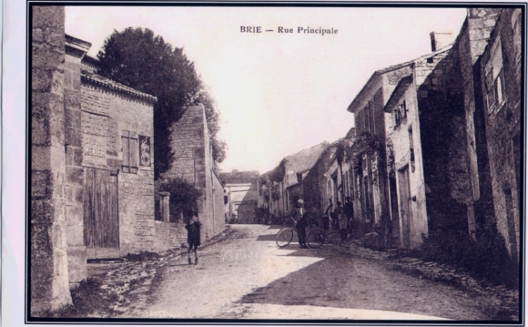Rue Principale du Bourg en 1940 (Col. Ch. RAMBLIERE)