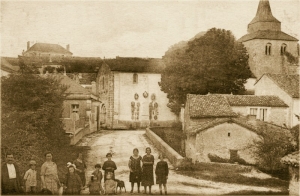 Vue de l'entrée du Bourg (Col. Ch. RAMBLIERE)